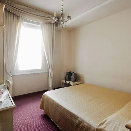 伊尔可利尼萨维酒店 4* 蒙特卡蒂尼泰尔梅